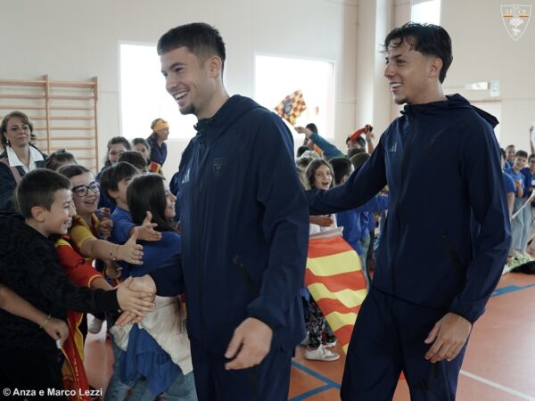 Lecce, riparte il progetto “Tutti a Scuola”. Oggi Berisha ed Esteban a Martignano