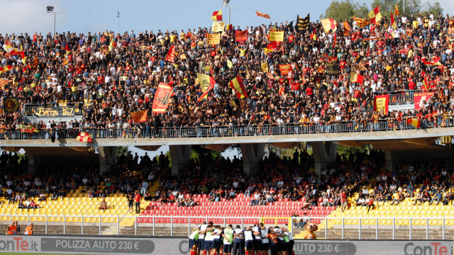 LECCE CAMPIONATO 2019-2020 ABBRACCIO SOTTO LA CURVA MICHEL CAPUTO/SILPRESS