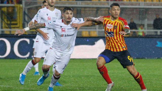 LECCE CAMPIONATO 2019-2020 LAPADULA IN AREA MICHEL CAPUTO/SILPRESS