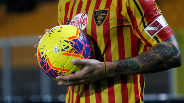 LECCE CAMPIONATO 2019-2020 DETTAGLIO MAGLIA MICHEL CAPUTO/SILPRESS