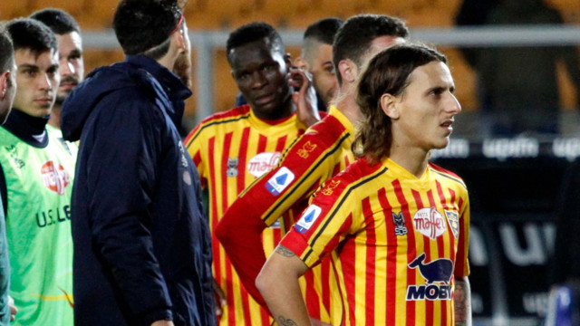 LECCE CAMPIONATO 2019-2020 SQUADRA SOTTO LA CURVA MICHEL CAPUTO/SILPRESS