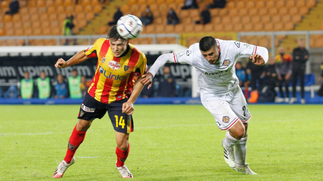 LECCE STAGIONE 2020-2021 LECCE-CREMONESE 21/10/2020 COLPO DI TESTA STEPINSKI MICHEL CAPUTO/SILPRESS