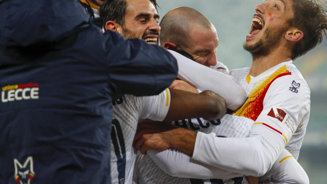 Foto Alessandro Castaldi/SILPRESS
27 Novembre 2020 Verona, Italia - ChievoVerona vs Lecce - - Stadio Bentegodi
Nella foto: ESULTANZA GOAL VITTORI FILIPPO FALCO (LECCE)