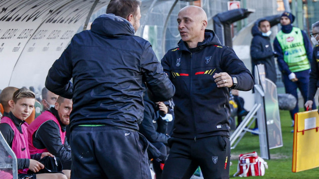 Foto Alessandro Castaldi/Silpress
16/03/21 Venezia, Italia - Venezia vs Lecce ā
Nella foto: SALUTO Paolo Zanetti COACH VENEZIAE EUGENIO CORINI COACH LECCE