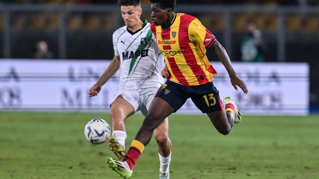 Ci Lecce 06/10/2023 - campionato di calcio serie A / Lecce-Sassuolo / foto Carmelo Imbesi/Image Sport
nella foto: Chinazaekpere Patrick Dorgu-Daniel Boloca