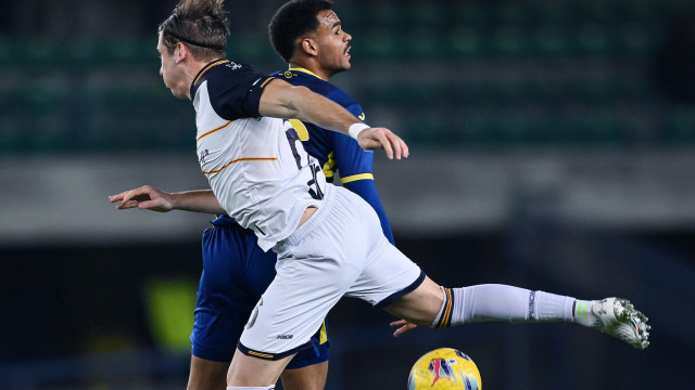 Mg Verona 27/11/2023 - campionato di calcio serie A / Hellas Verona-Lecce / foto Matteo Gribaudi/Image Sport
nella foto: Federico Baschirotto-Cyril Ngonge