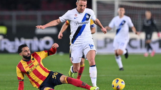 Ci Lecce 25/02/2024 - campionato di calcio serie A / Lecce-Inter / foto Carmelo Imbesi/Image Sport
nella foto: Davide Frattesi-Ahmed Touba