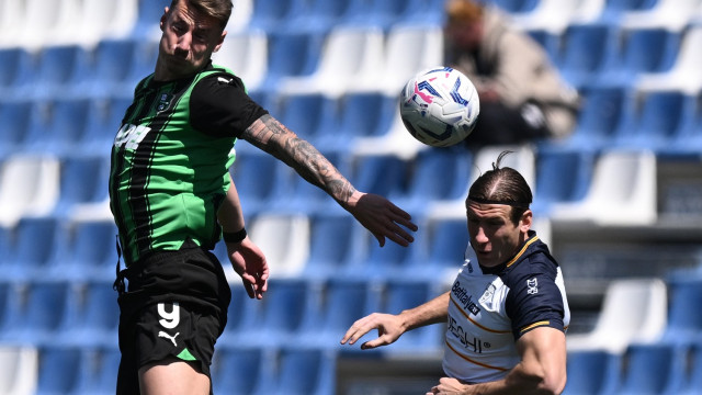 Db Reggio Emilia 21/04/2024 - campionato di calcio serie A / Sassuolo-Lecce / foto Daniele Buffa/Image Sport
nella foto: Andrea Pinamonti-Federico Baschirotto