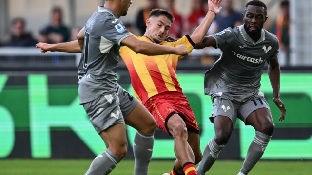 Ci Lecce 08/11/2025 - campionato di calcio serie A / Lecce-Hellas Verona / foto Carmelo Imbesi/Image Sport
nella foto: Medon Berisha-Abderrahman Harroui-Jean Daniel Akpa Akpro